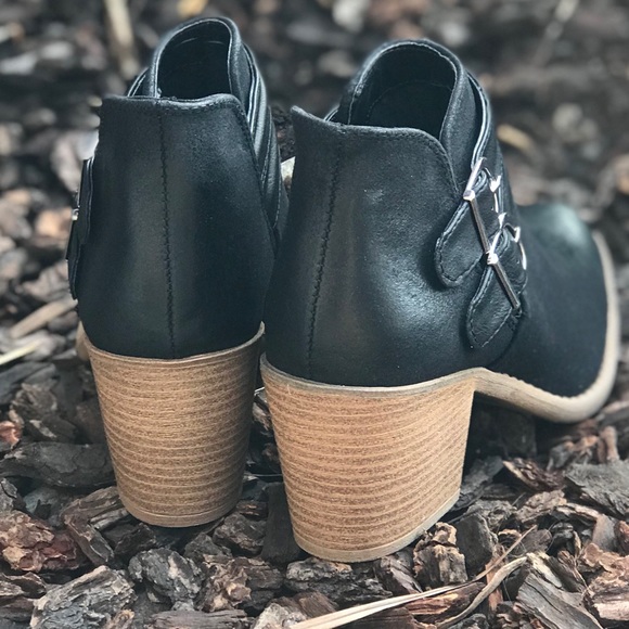 Double buckle oil distressed booties - Picture 5 of 6